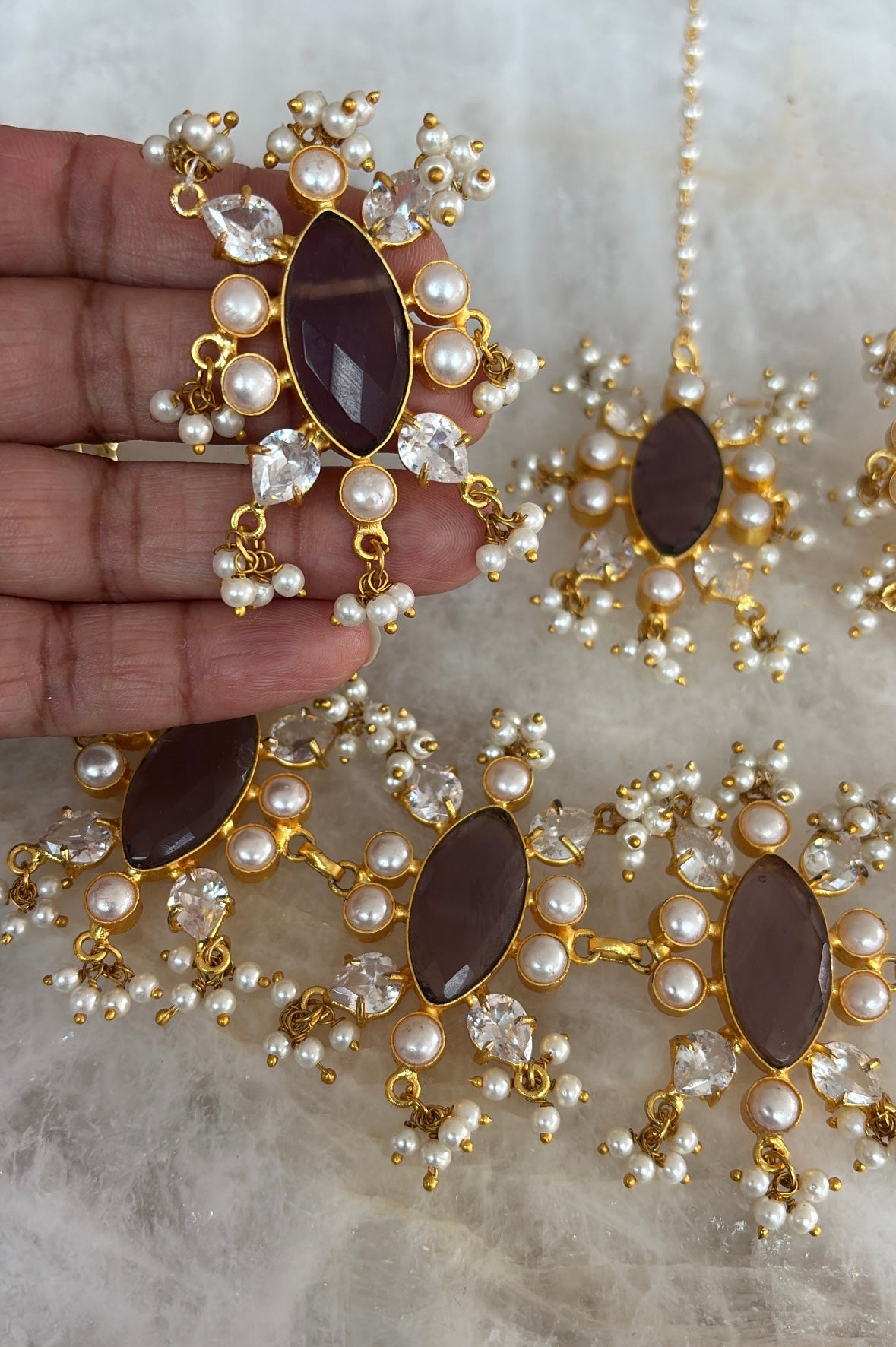 limited edition choker (D)