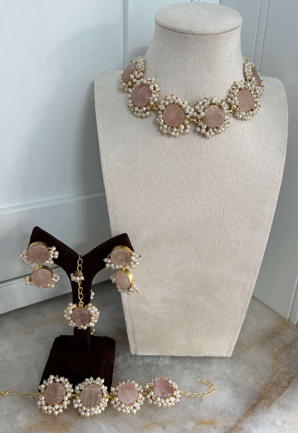limited edition choker (D)