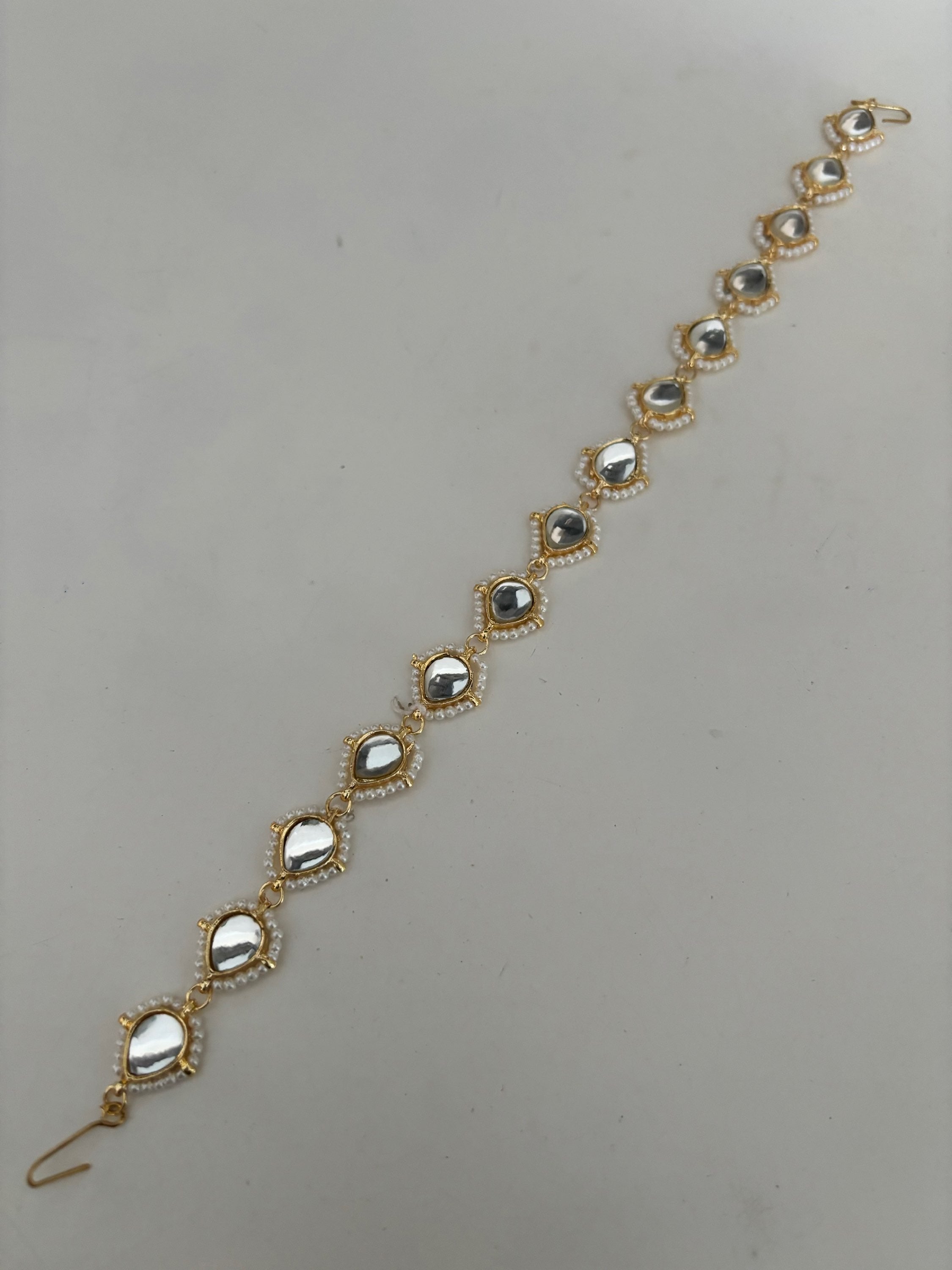 Kundan tear drop headband  image 0