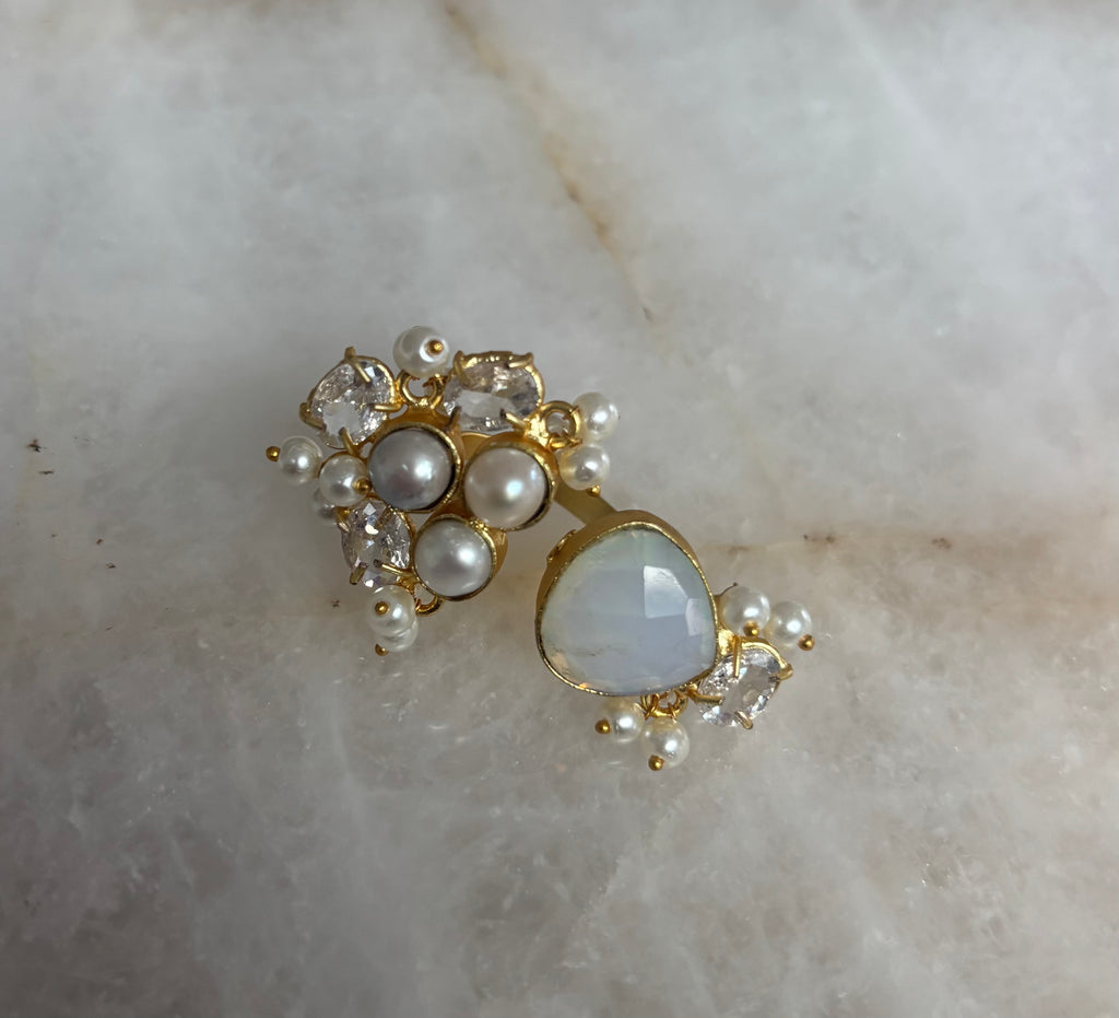 Precious stonework finger ring