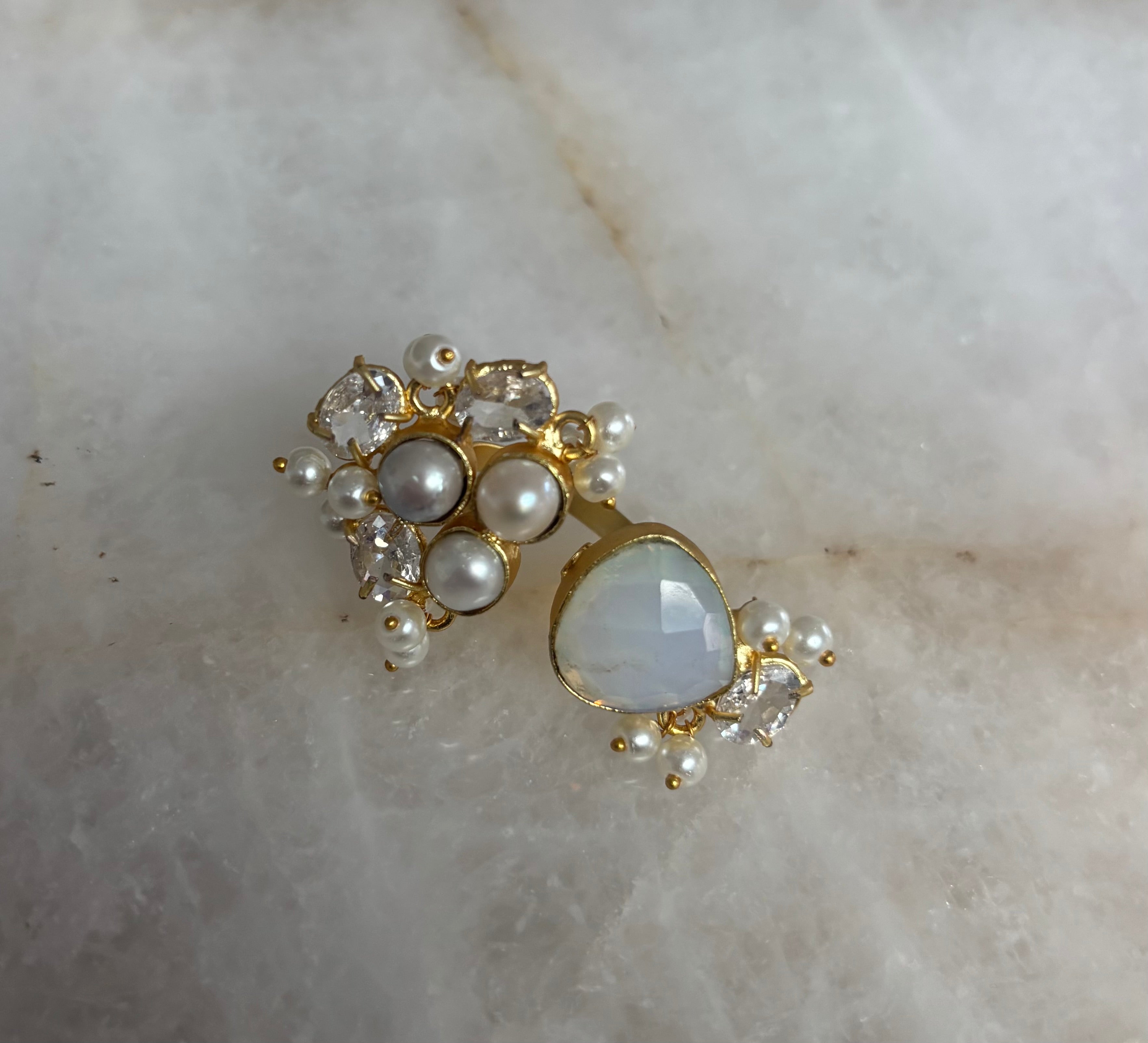 Precious stonework finger ring