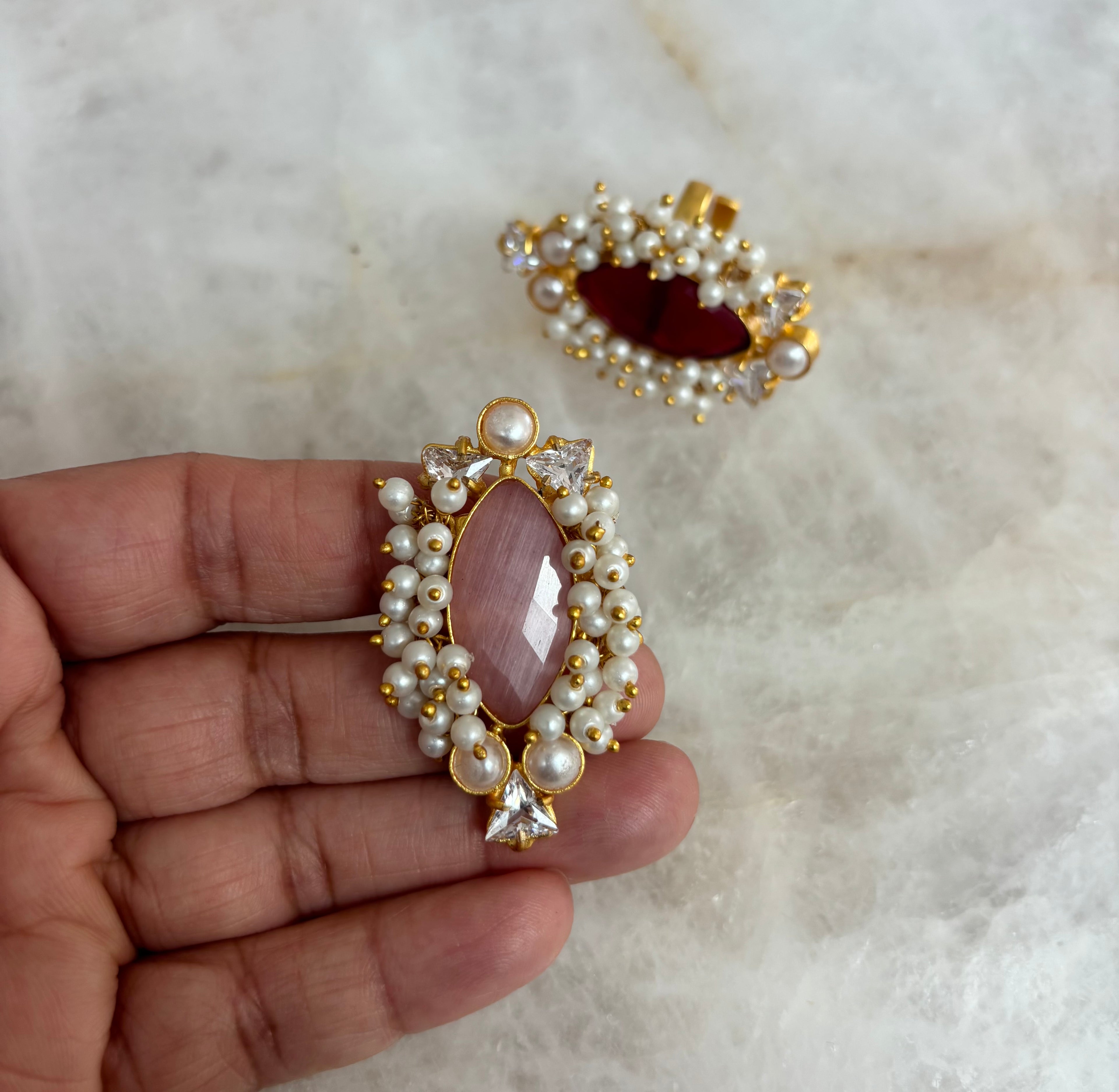 Precious stonework finger ring