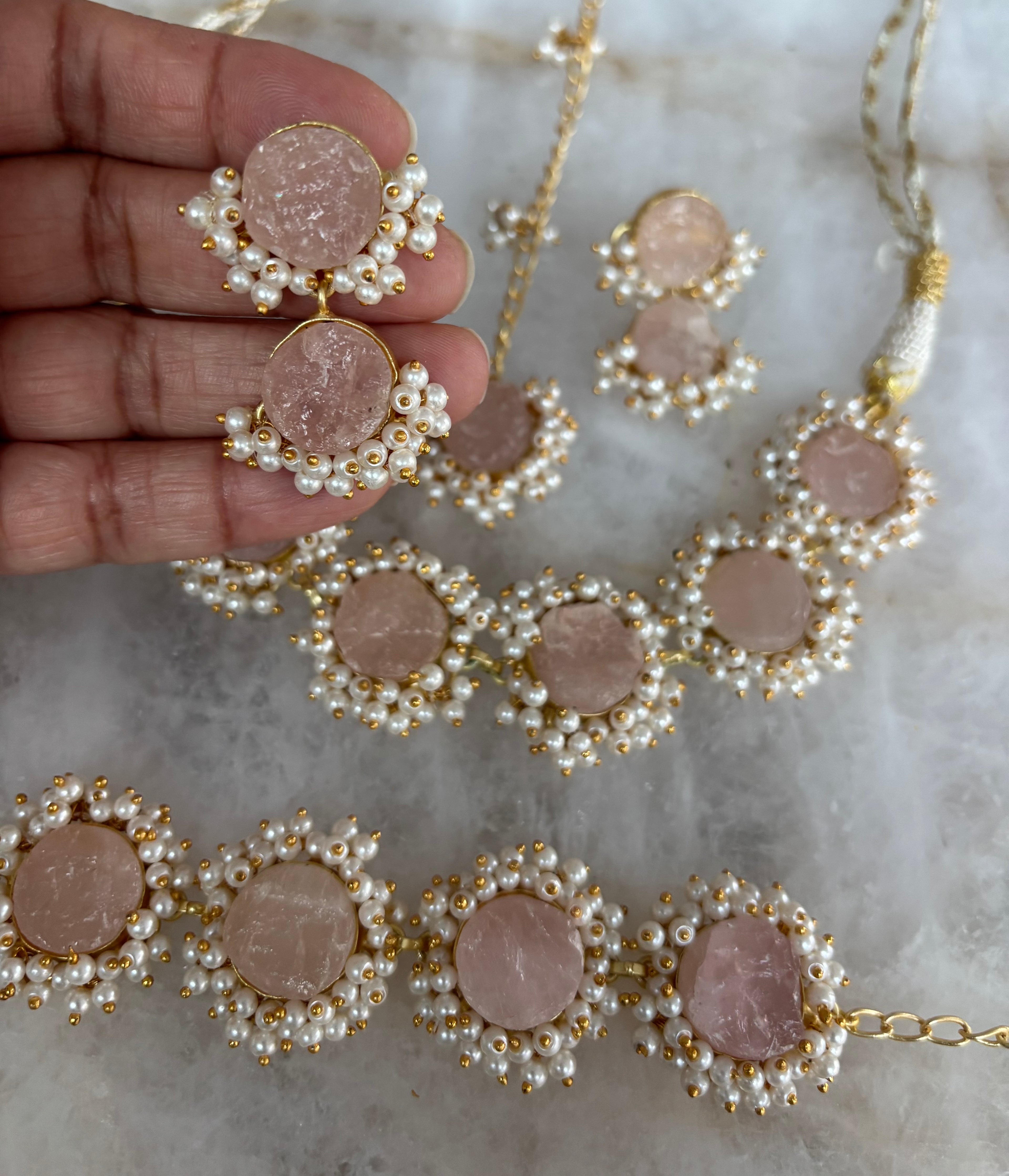 limited edition choker (D)