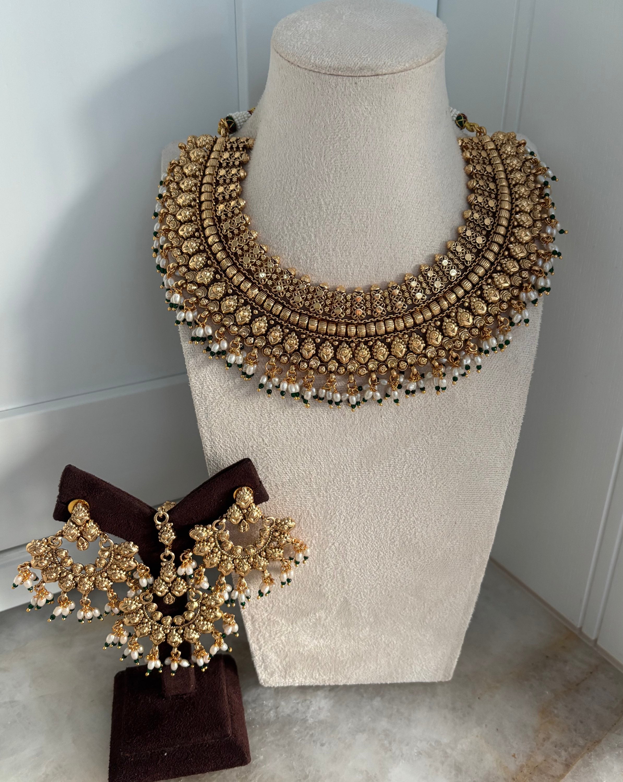 Vintage Mahdhu (Pearl/green) image 0