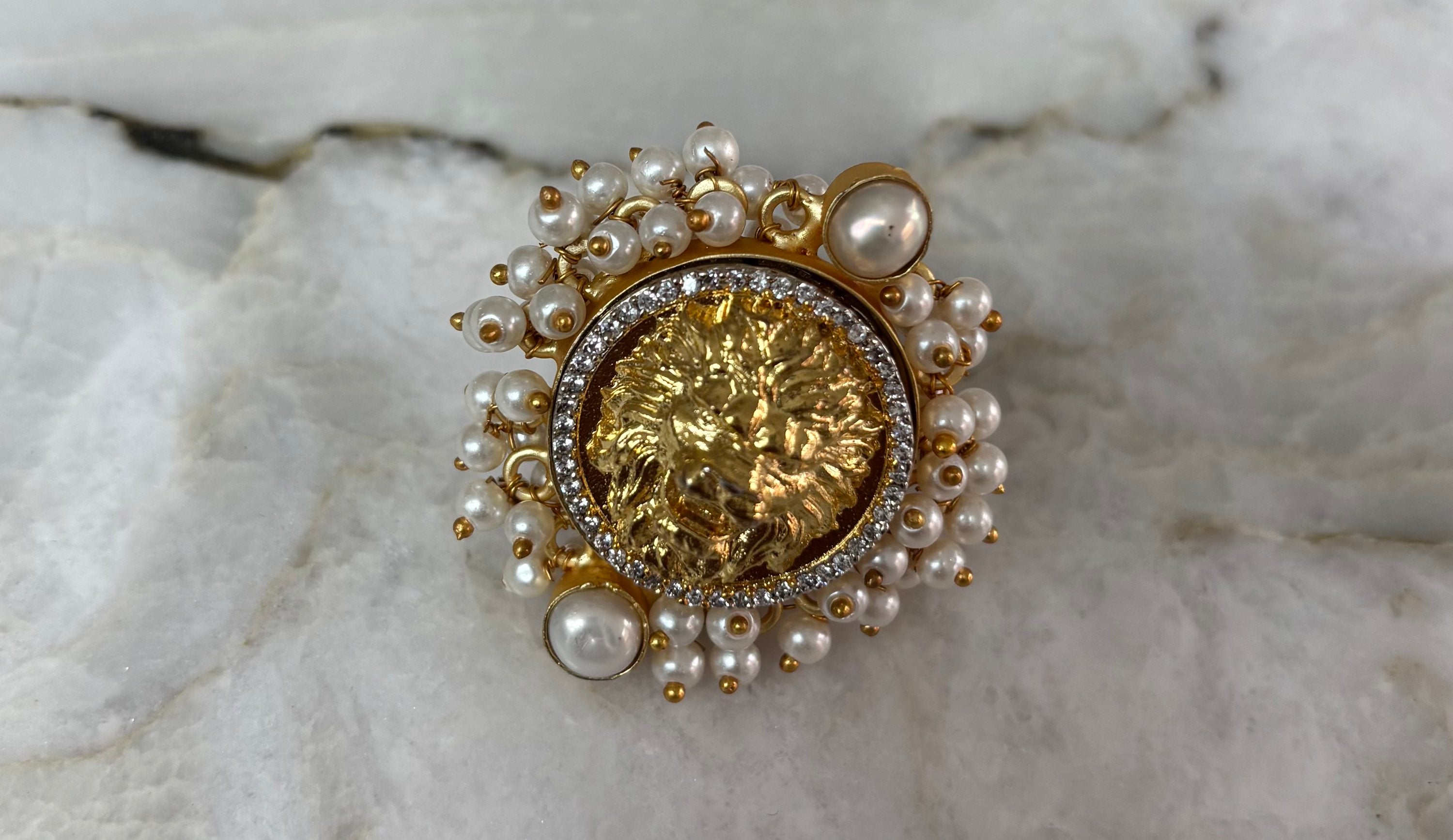 Mother of pearl lion ring  image 0