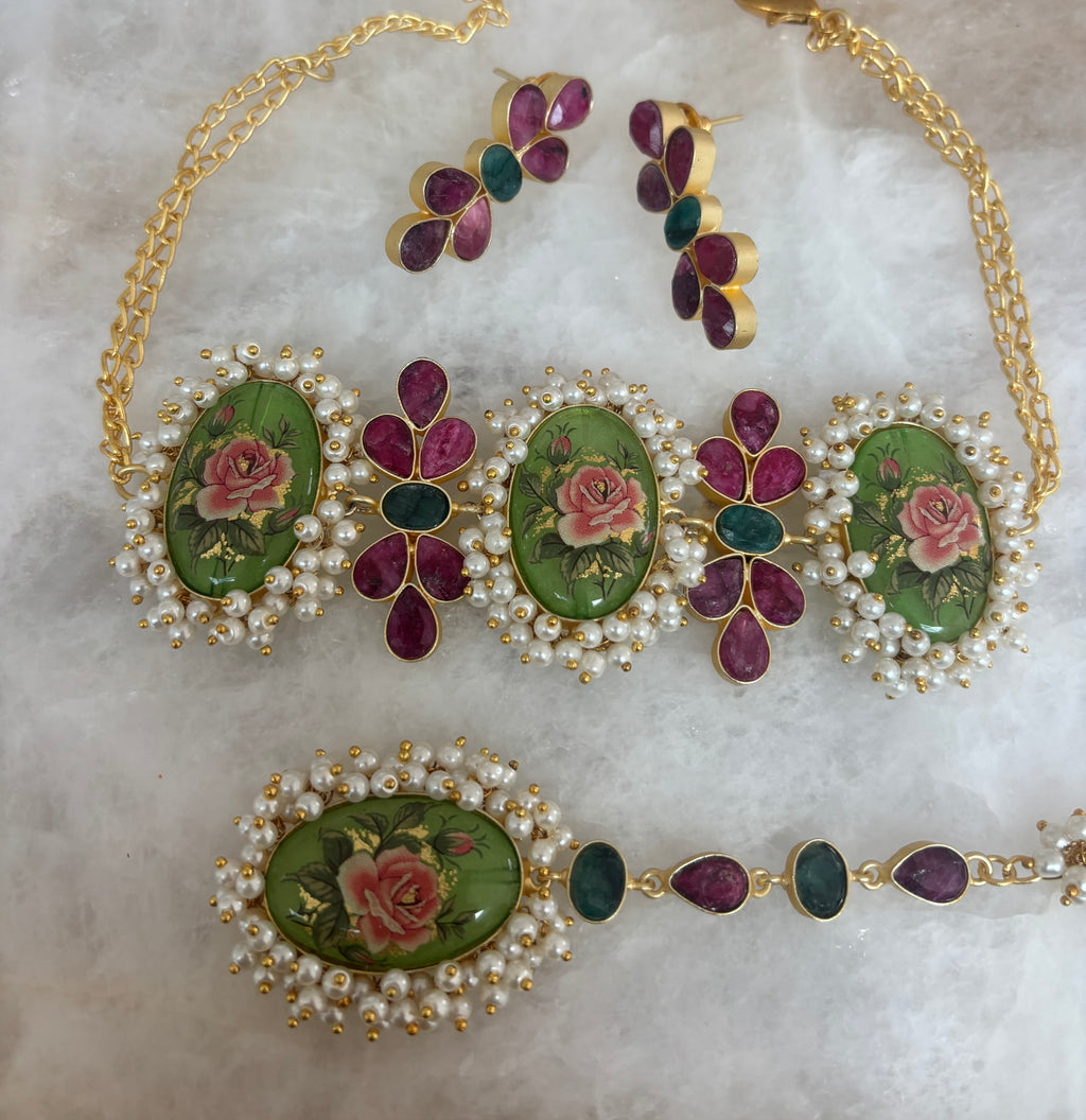 limited edition choker (D)