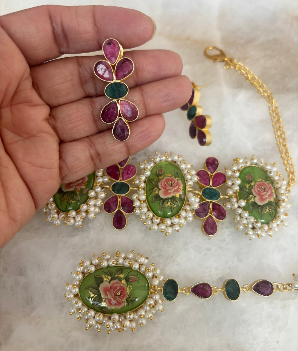 limited edition choker (D)