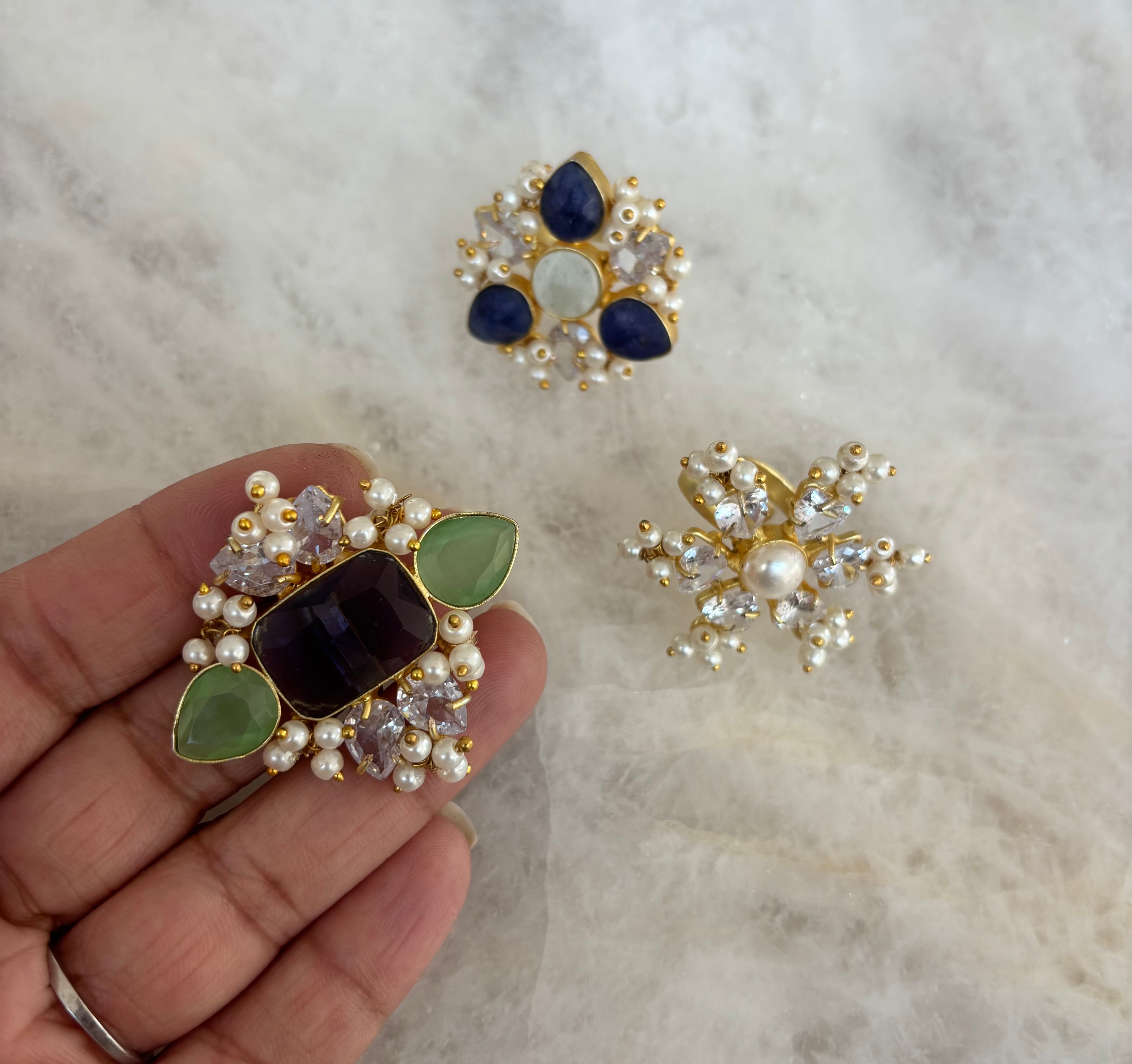 Precious stonework finger ring