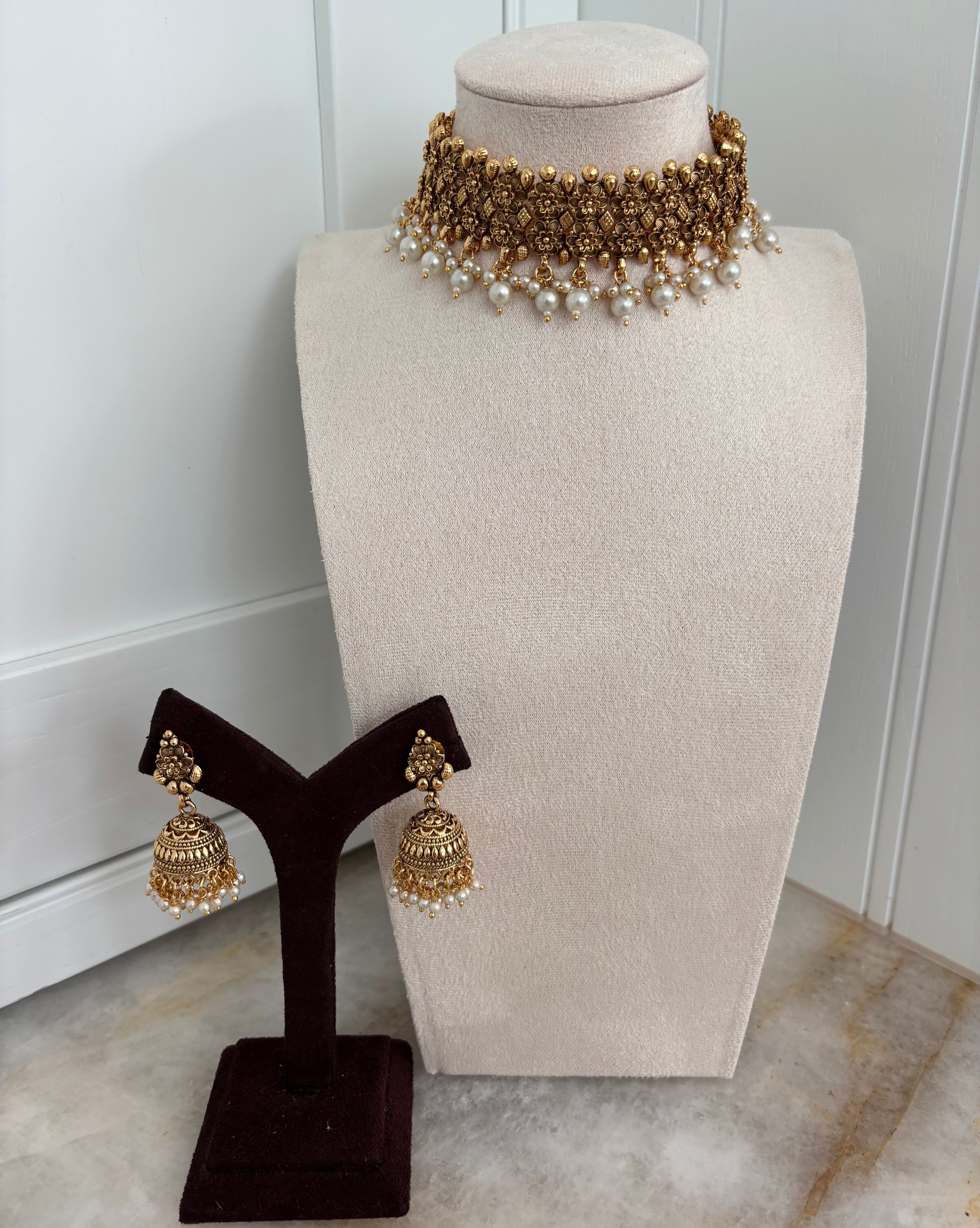 Heritage choker (B)