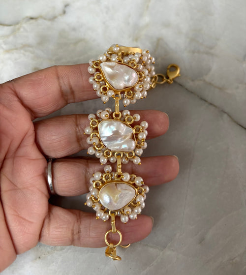 Baroque pearl bracelet  image 1
