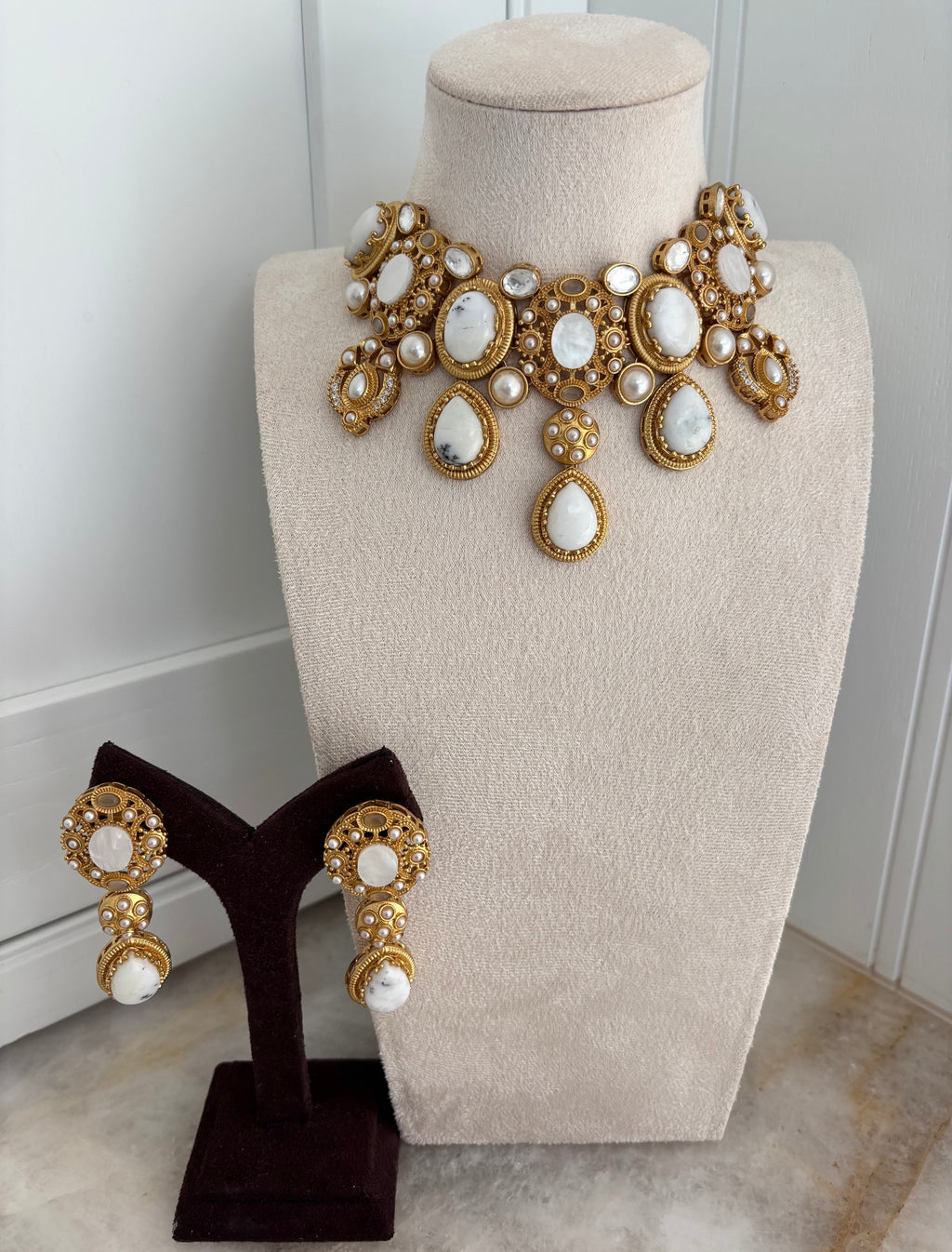 Dupion Choker  image 0
