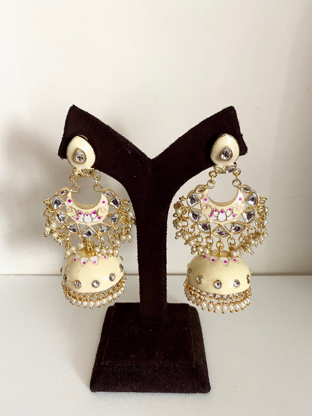 Koyal statement earring image 2