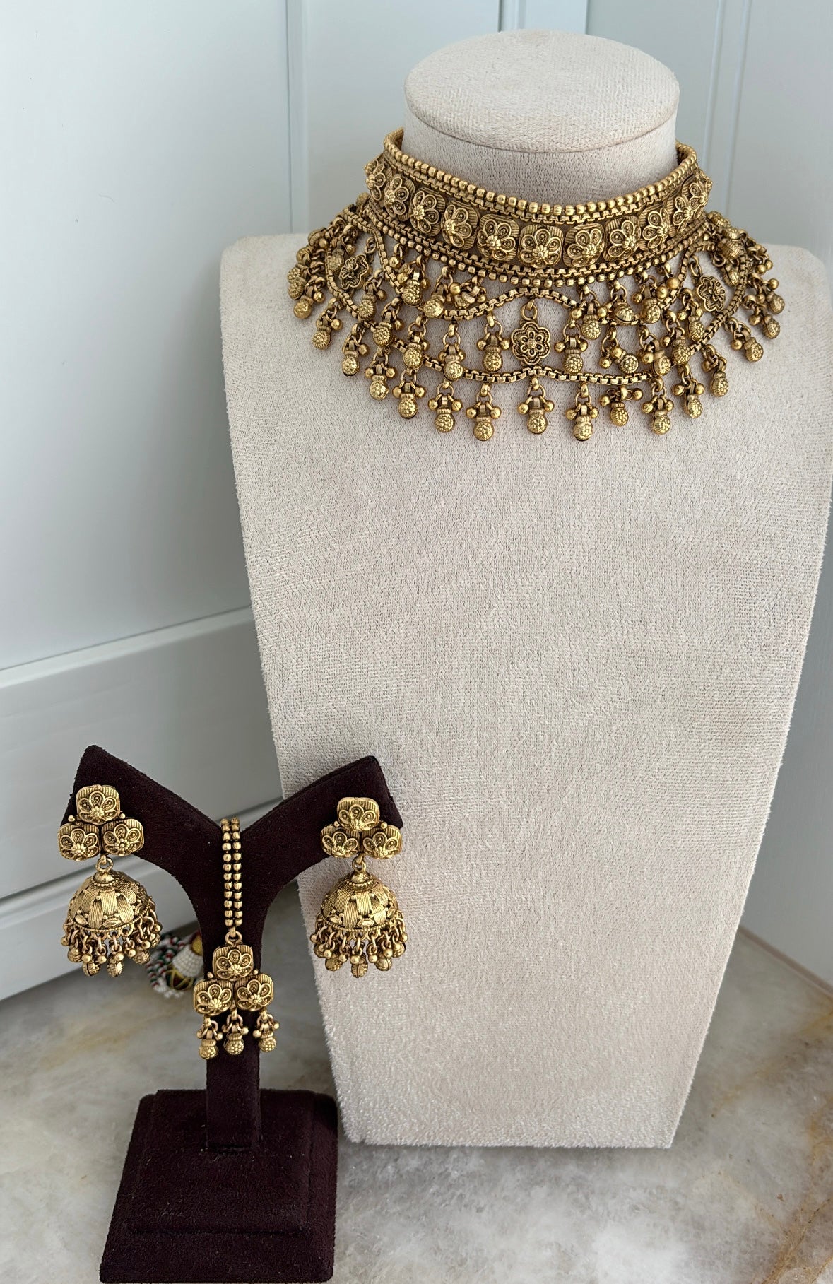Heritage Choker (E)