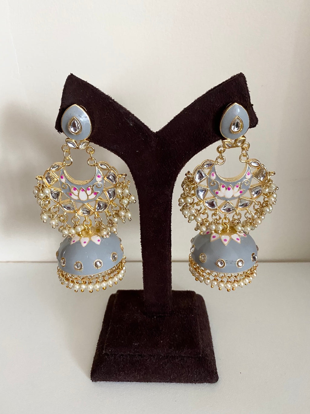 Koyal statement earring image 3