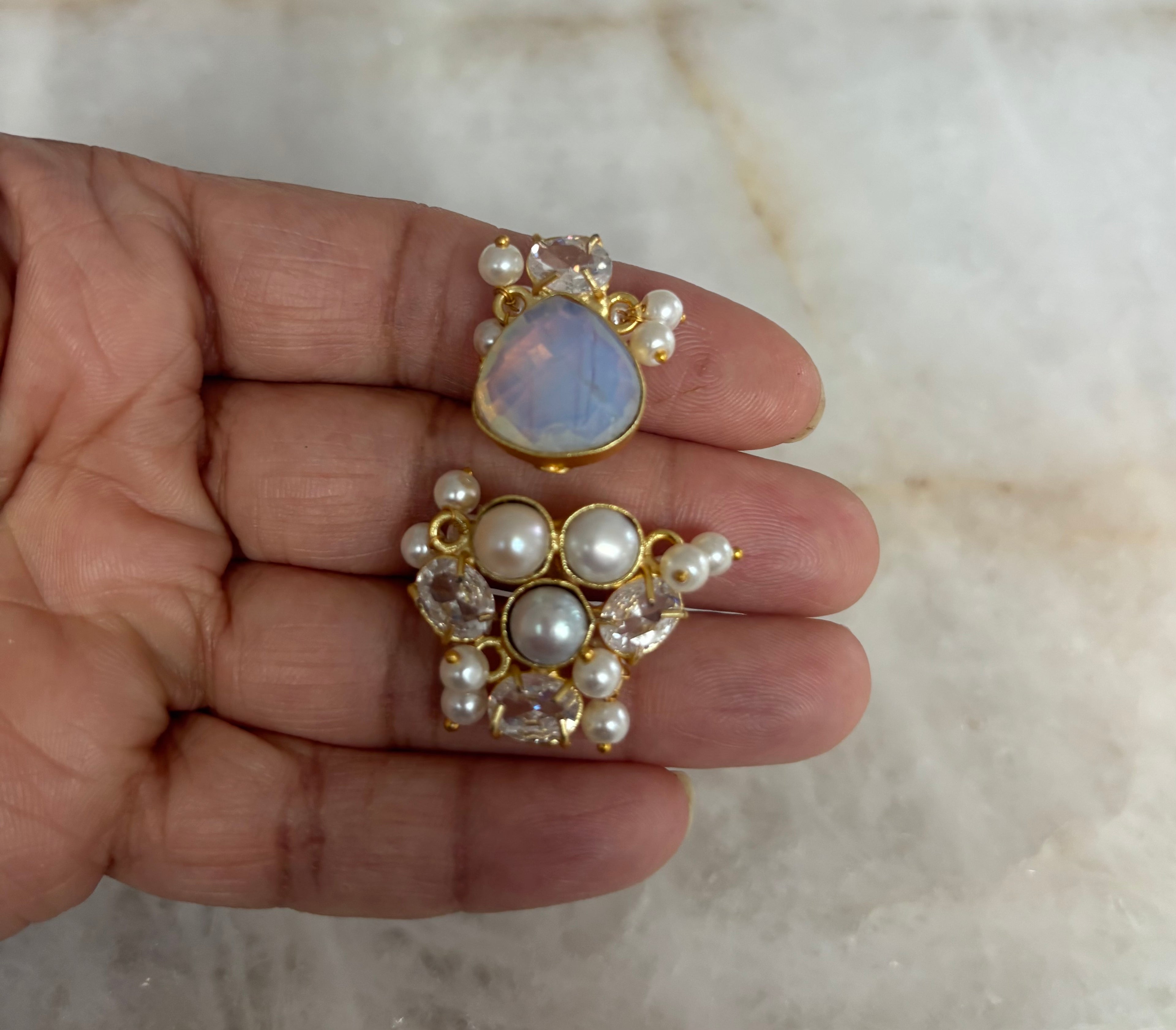 Precious stonework finger ring