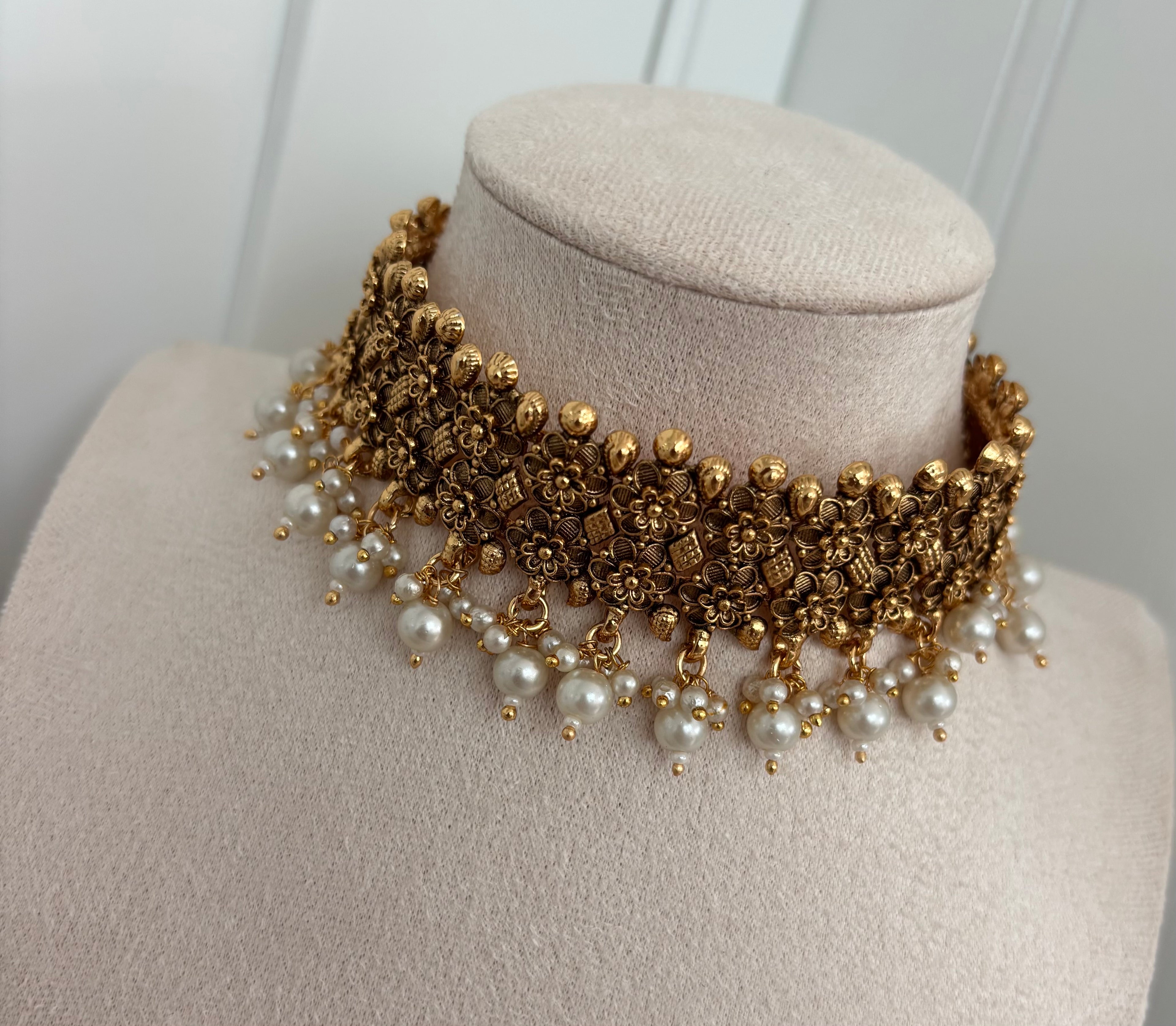 Heritage choker (B)