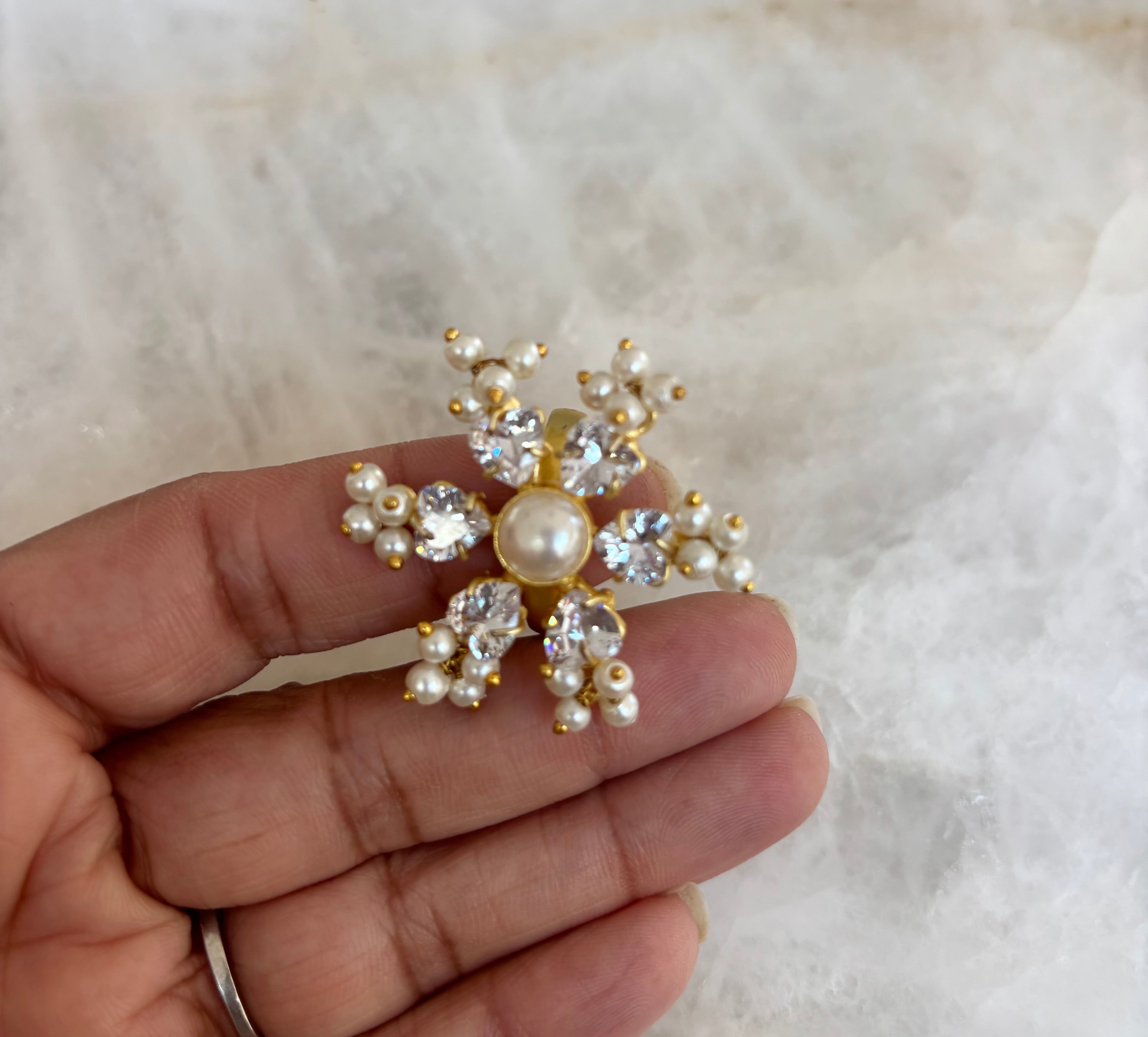 Precious stonework finger ring