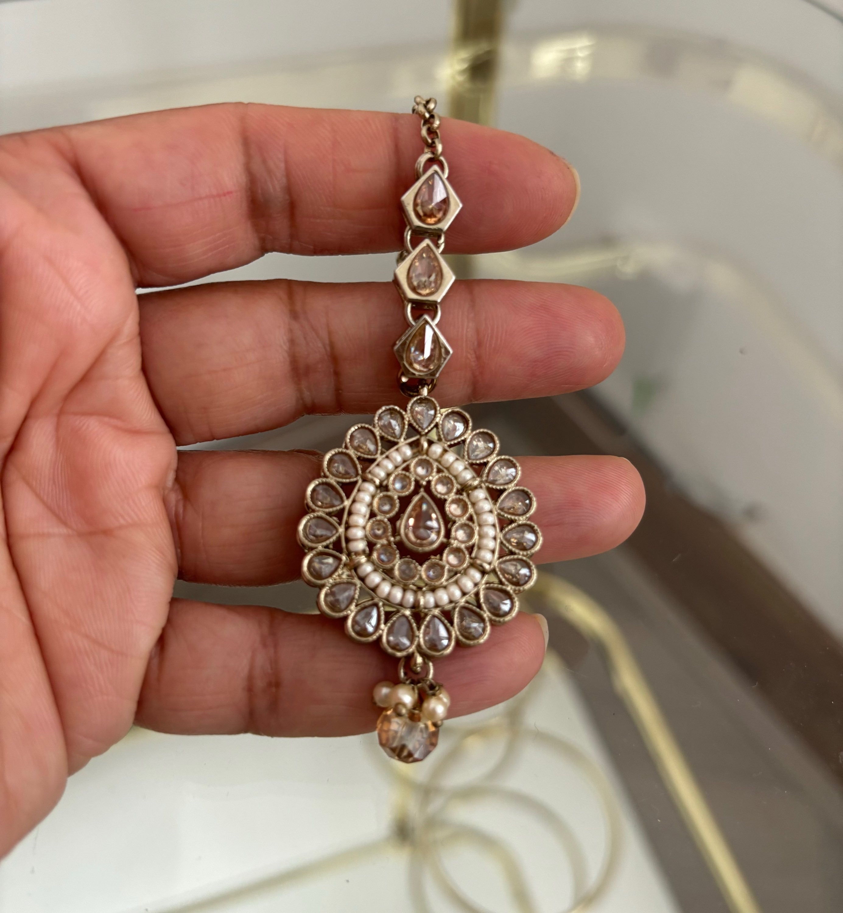 Oval crystal drop  image 0