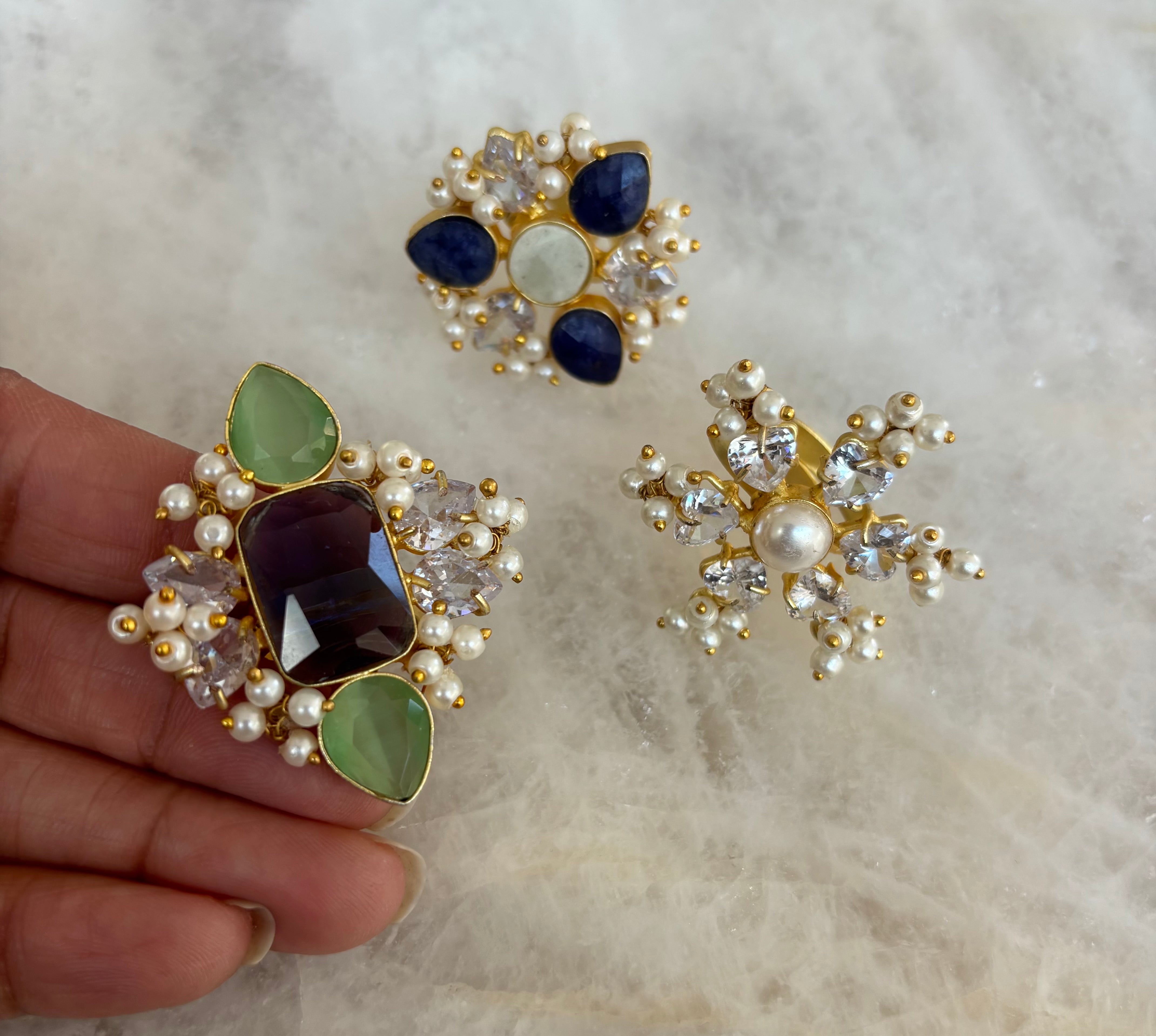 Precious stonework finger ring