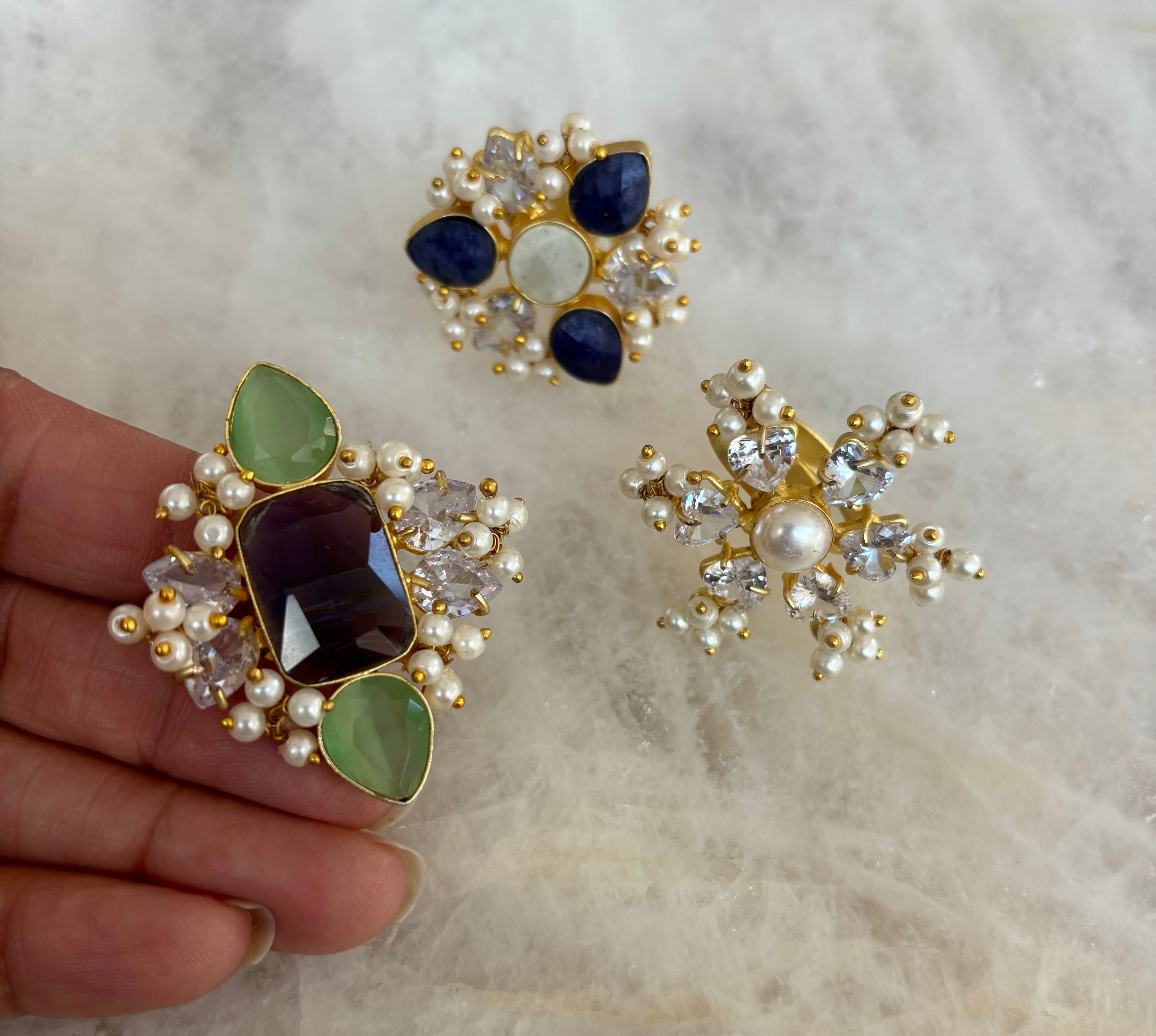 Precious stonework finger ring