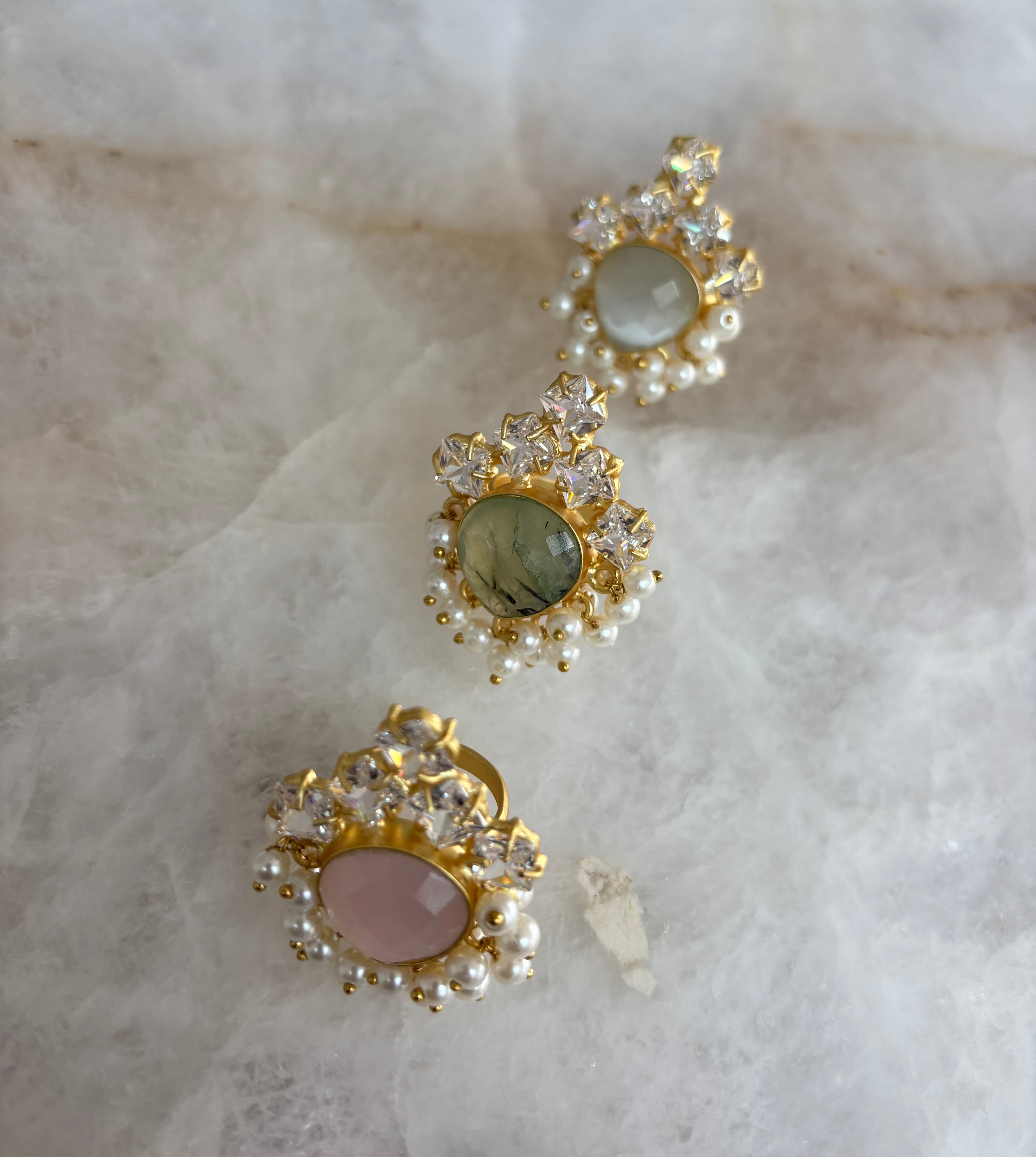 Precious stonework finger ring