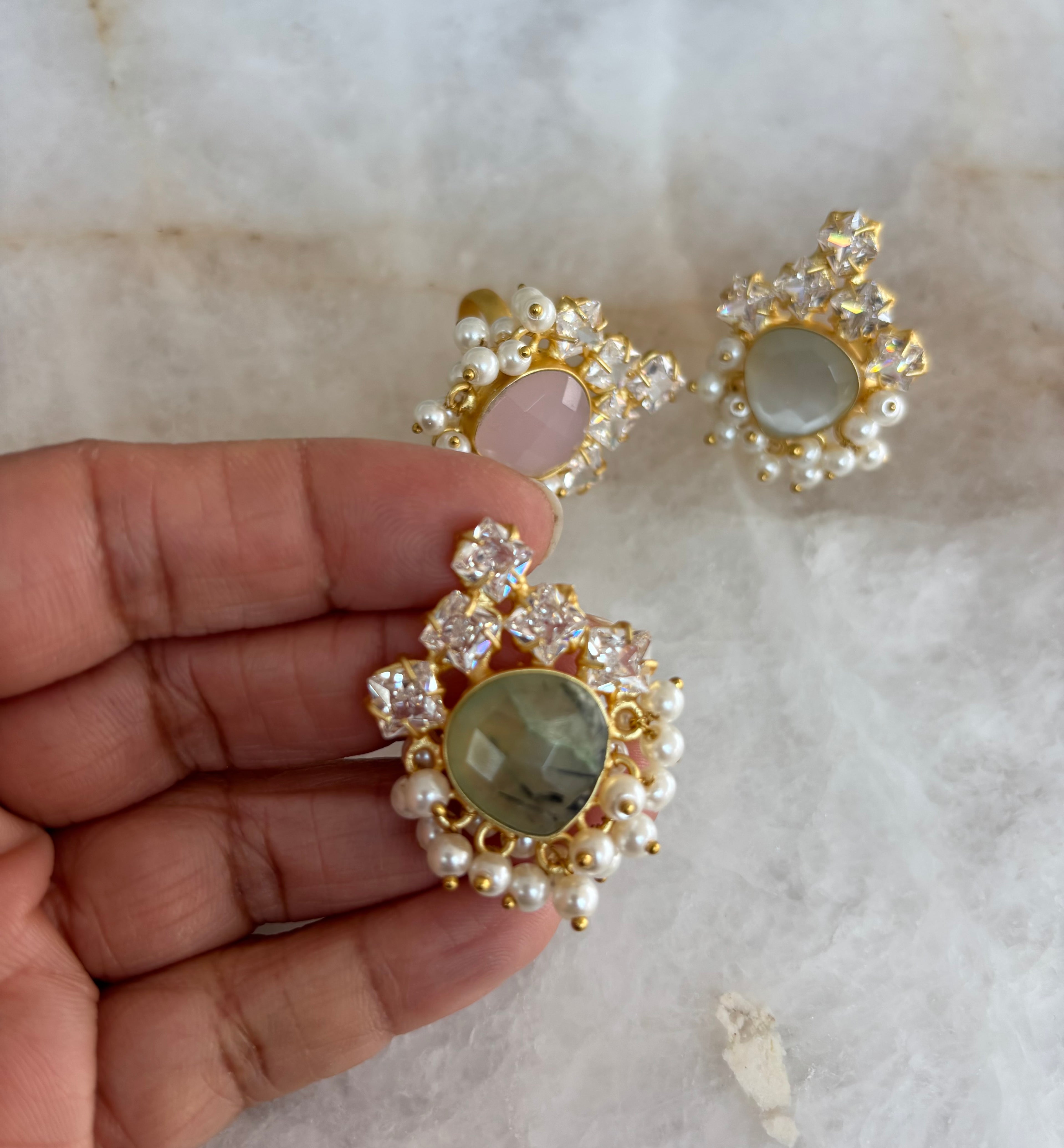 Precious stonework finger ring