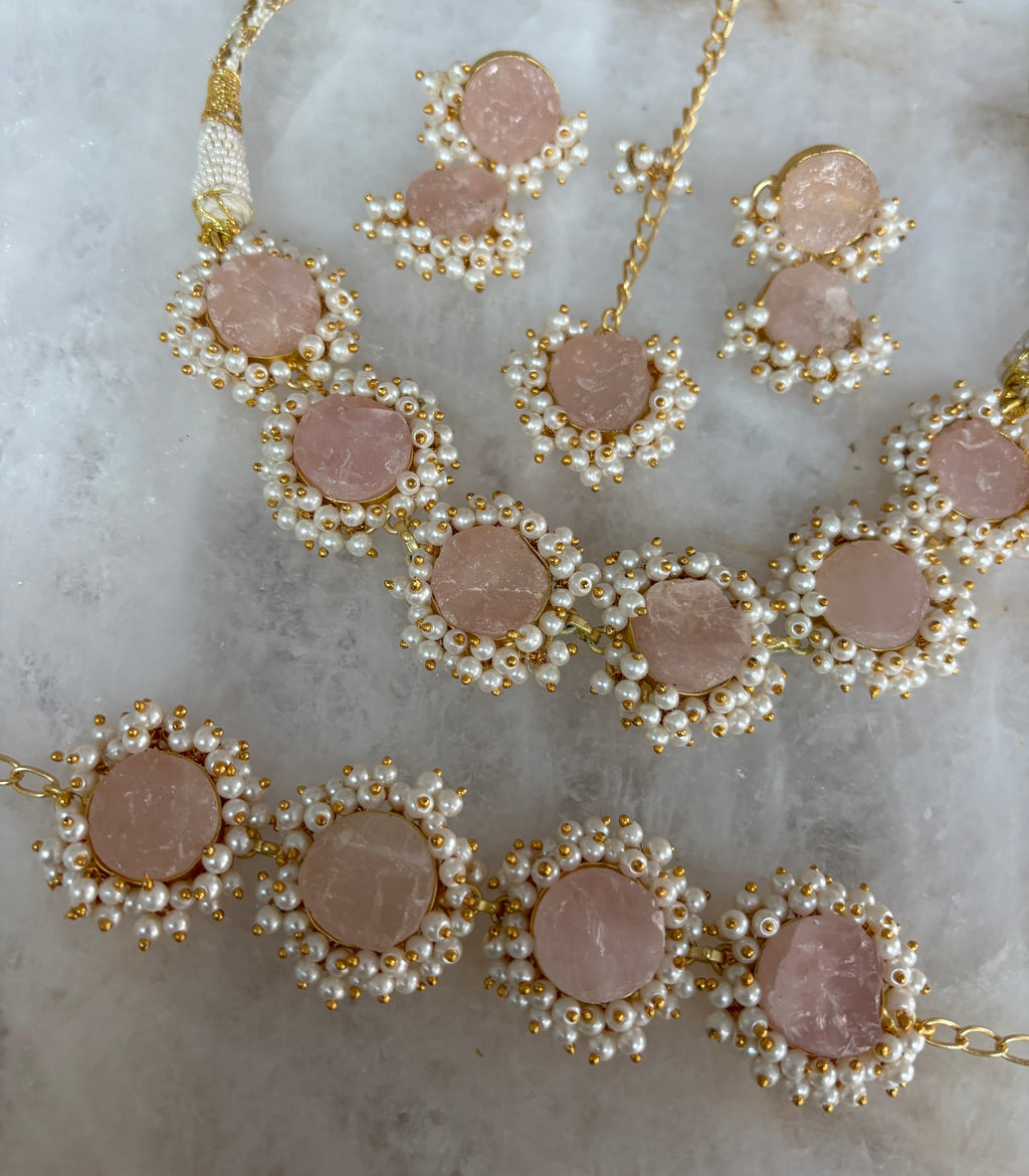 limited edition choker (D)