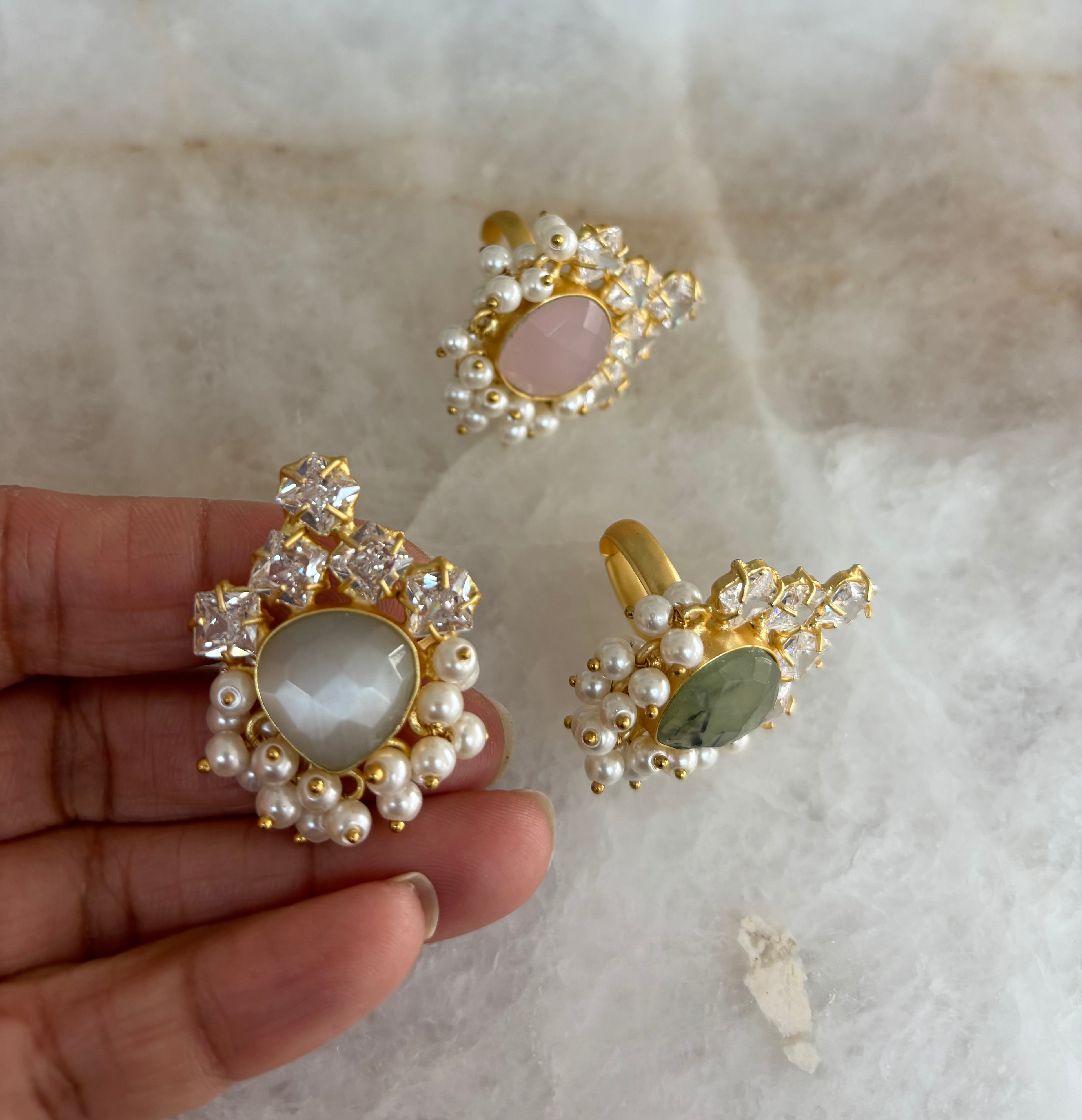 Precious stonework finger ring