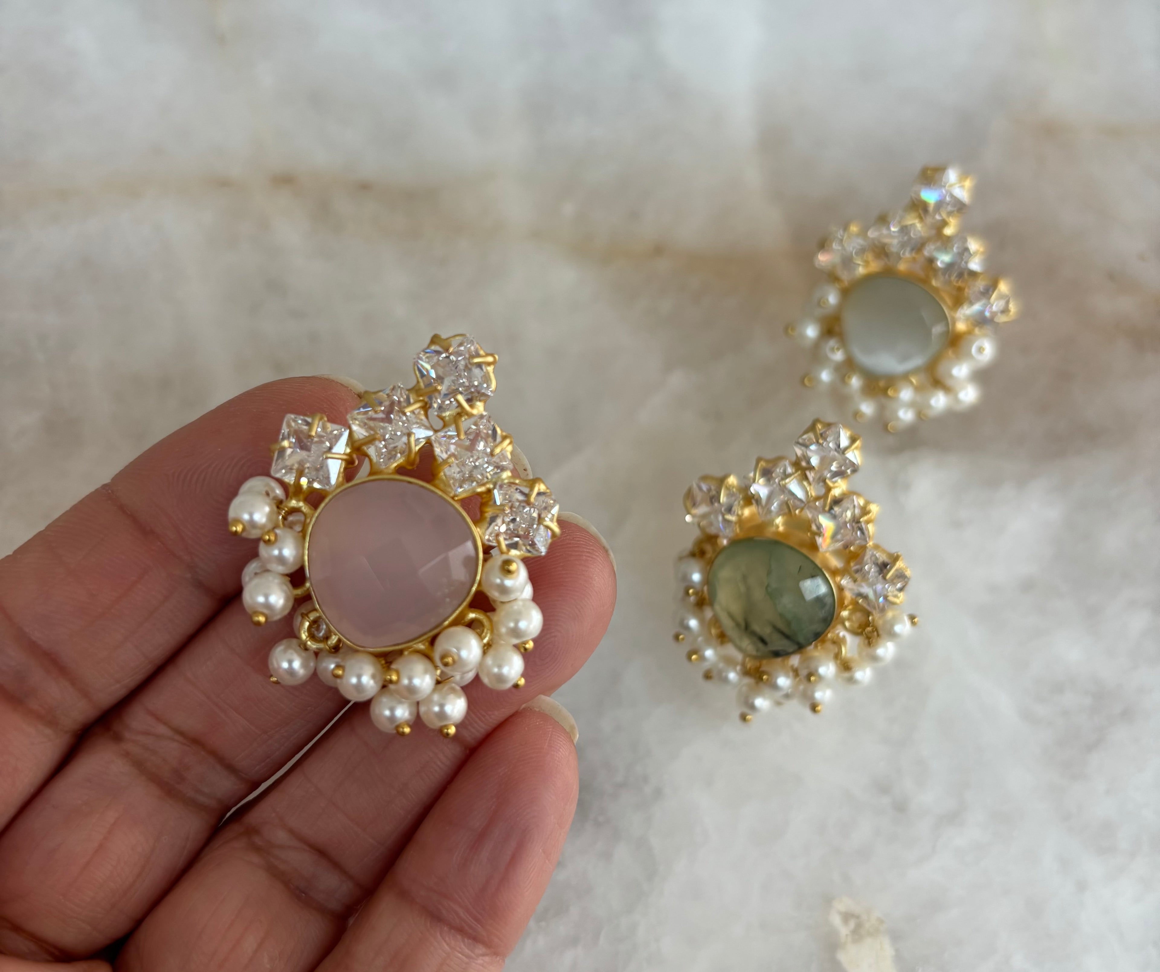 Precious stonework finger ring