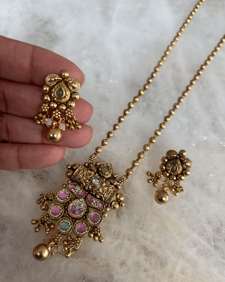 Clover stone (Pink A) - Ishy Haq