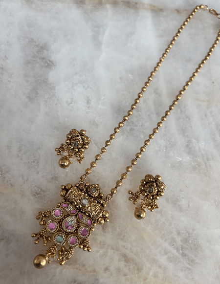 Clover stone (Pink A) - Ishy Haq