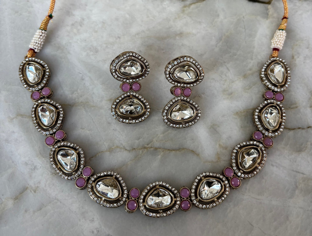 Maril / dark pink bead  image 0