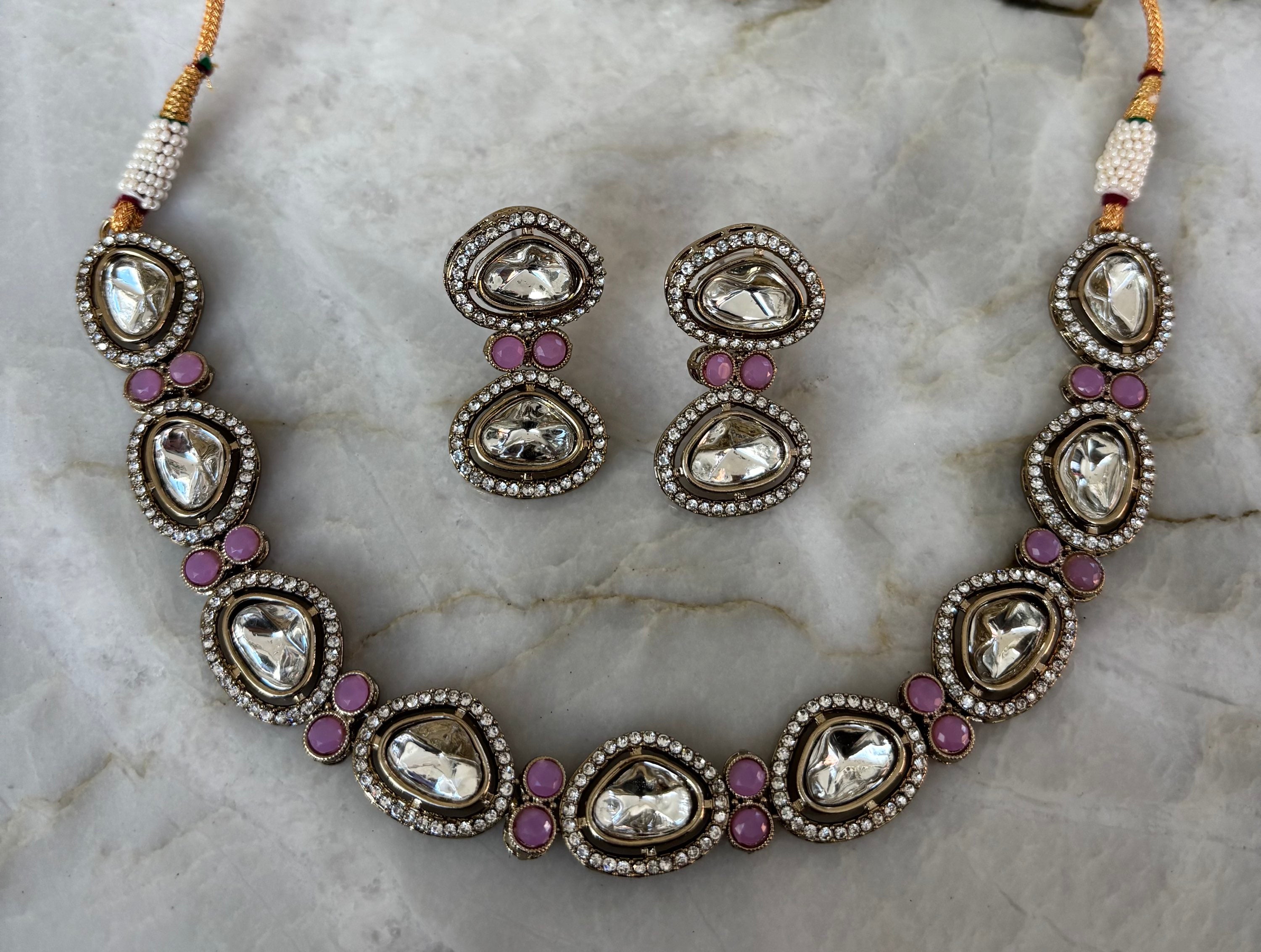 Maril / dark pink bead  image 0
