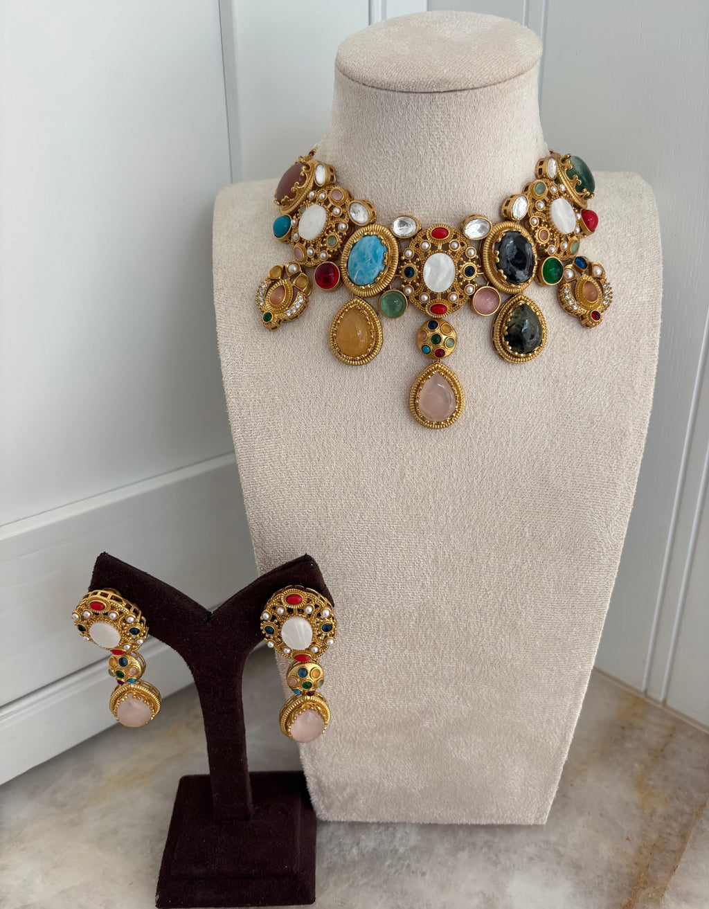 Dupion choker  image 0