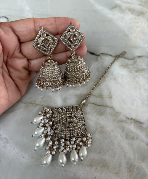 Bella  image 0