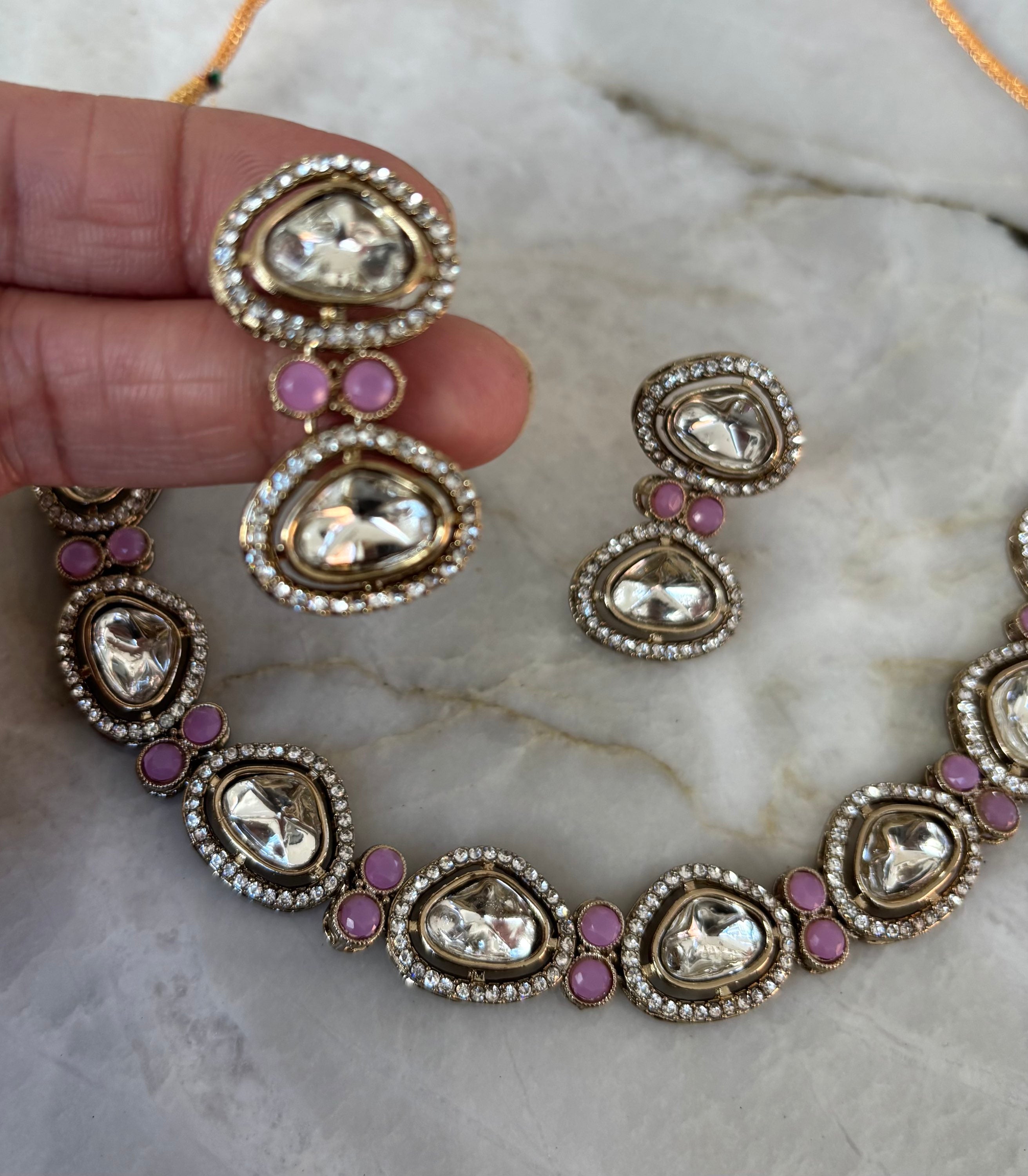 Maril / dark pink bead  image 1
